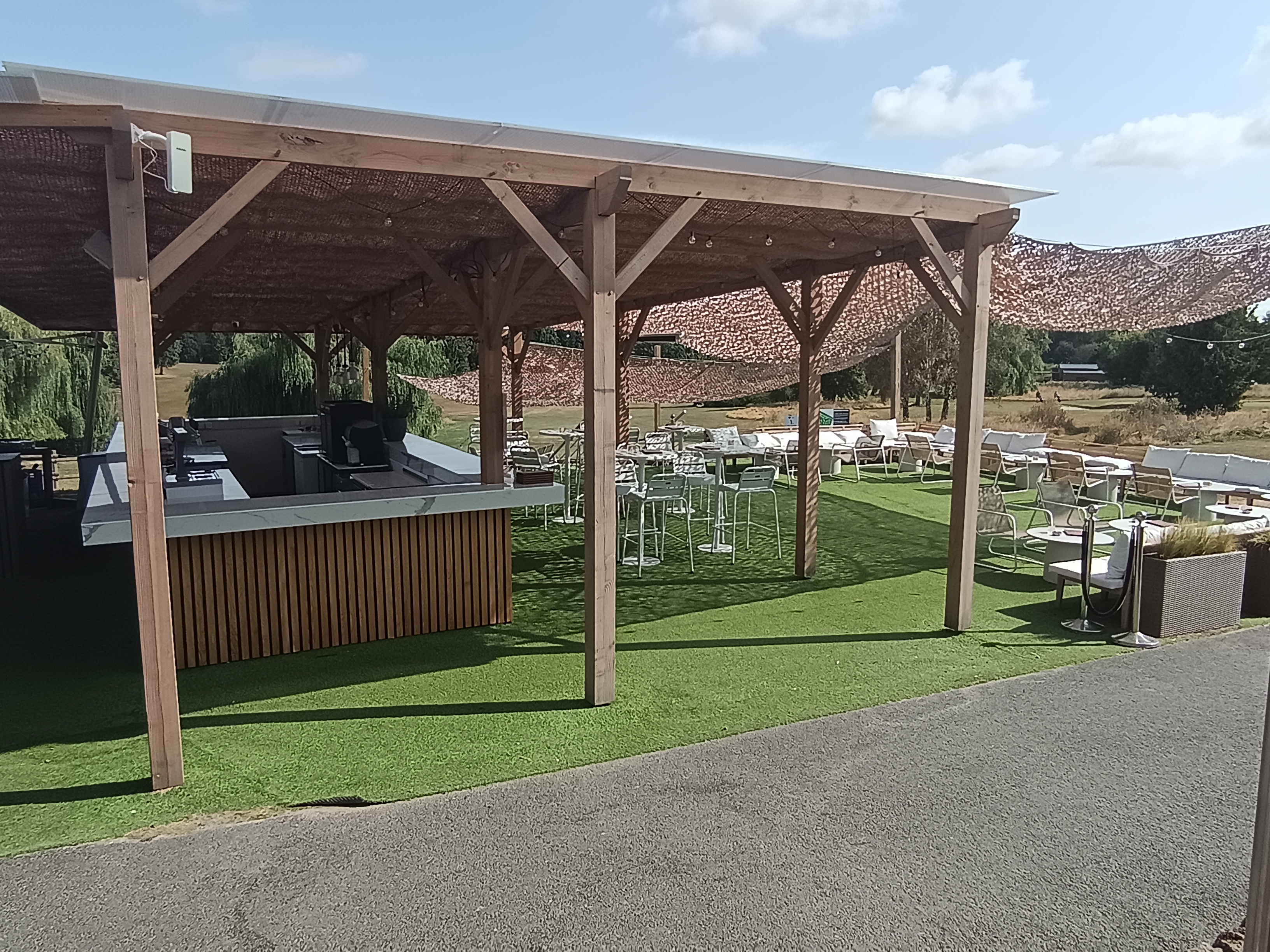 Domaine de Crécy, terrasse lounge pour le cocktail d'accueil