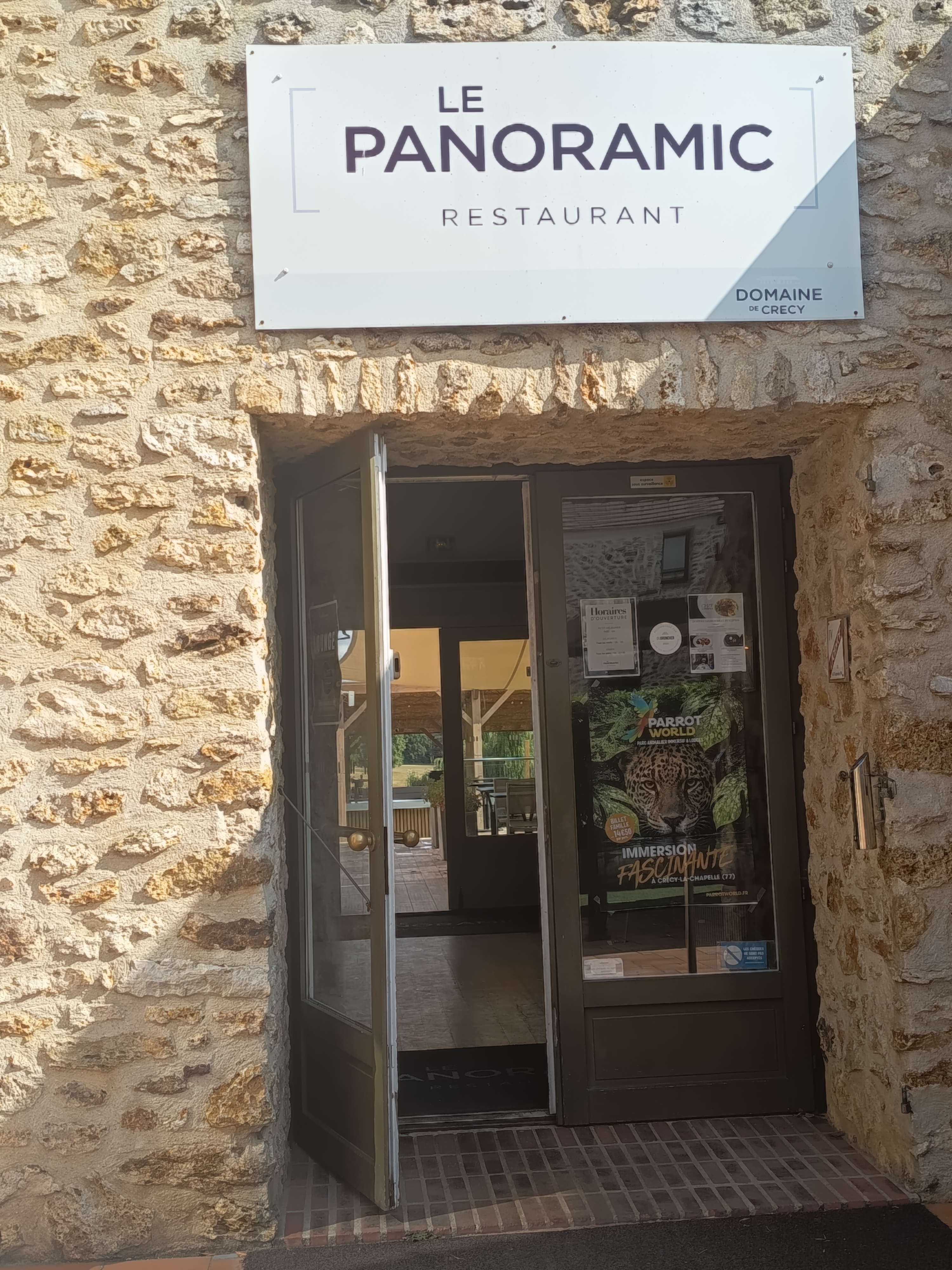 Entrée du restaurant Le Panoramic, Domaine de Crécy
